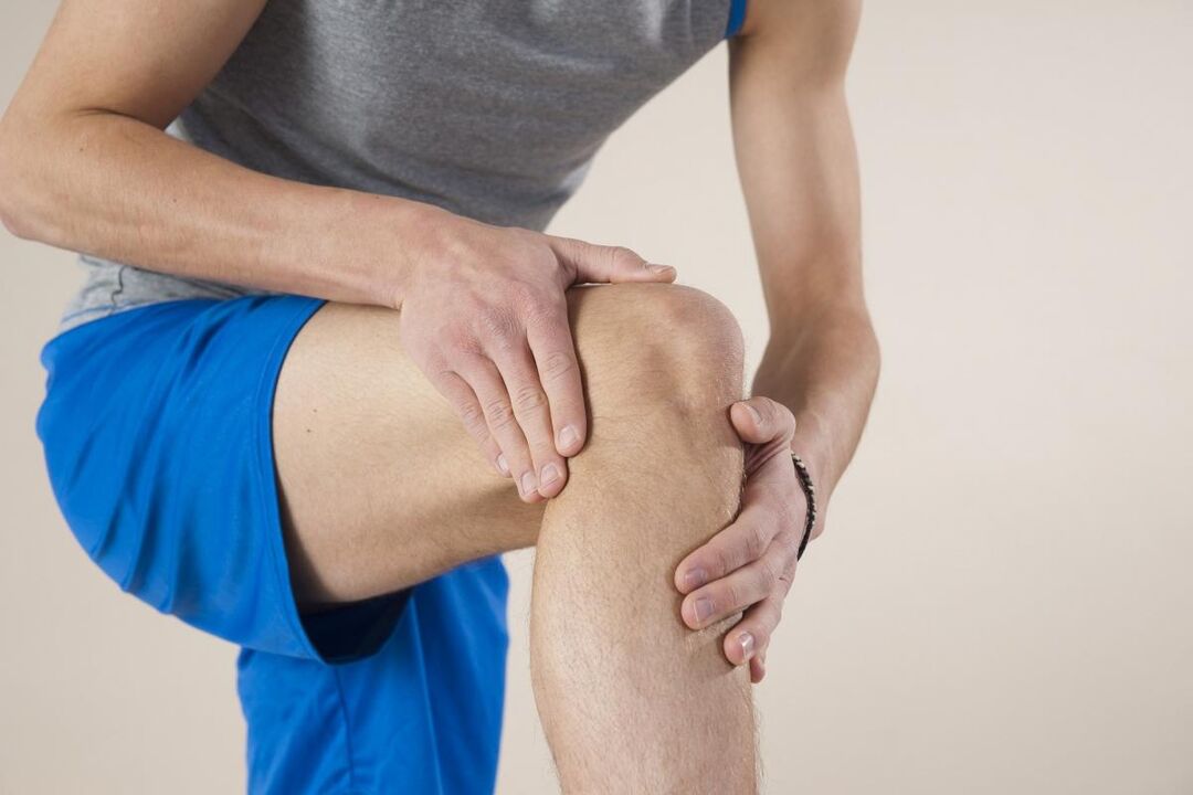 The initial pain and stiffness in joints caused by arthrosis is caused by muscle and ligament sprains